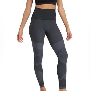 NWT SPANX Seamless Moto Legging, Very Black, Size M